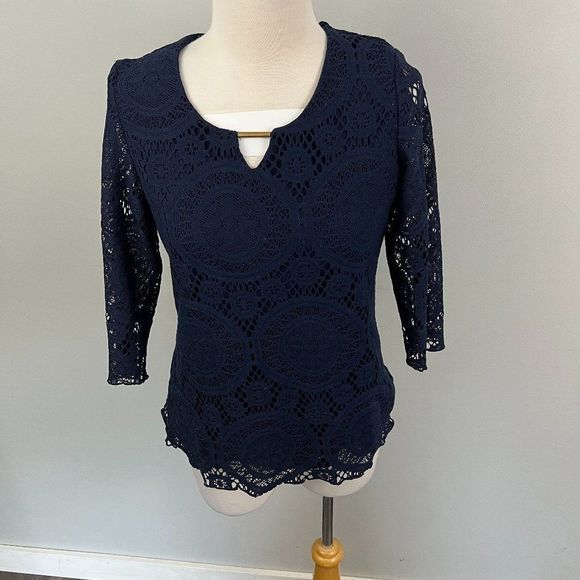 🌿4/$35🌿 BROCHURE Navy Blue Scoop Neck‎ Lace 3/4 Sleeve Blouse - Picture 2 of 7